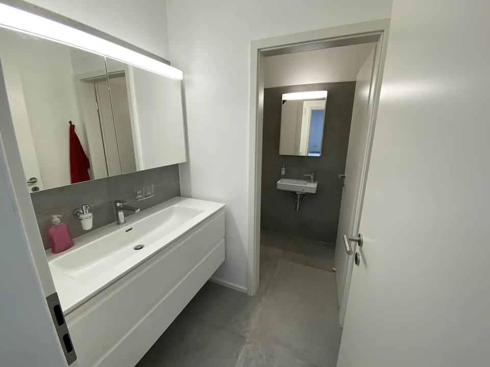 Affittasi moderno e spazioso ufficio arredato a Losone – foto 9 di 10