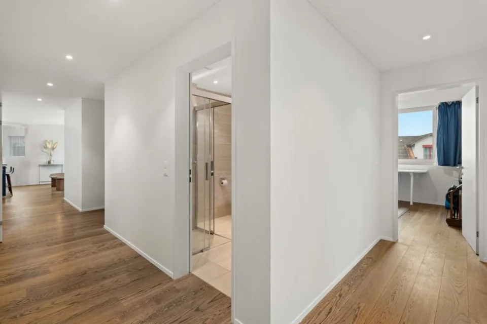 Modern, grosszügig mit Südterrasse – Foto 16 von 21