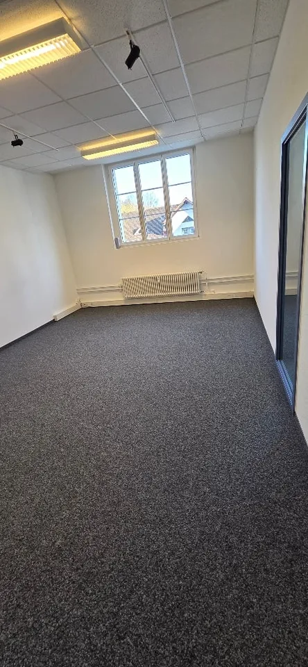 Environ 60 m2 d'espace de bureau au 1er étage
