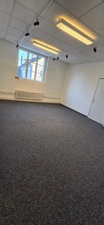 Environ 60 m2 d'espace de bureau au 1er étage