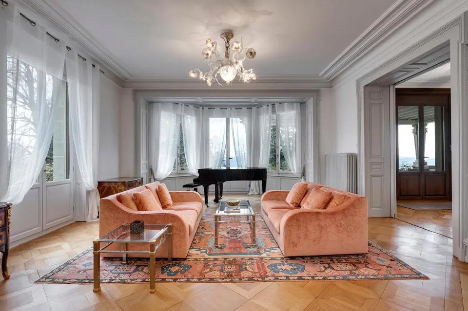 Prächtige 15-Zimmer-Villa mit außergewöhnlichem Blick zu vermieten, möbliert