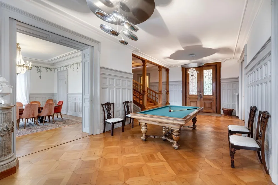 Prächtige 15-Zimmer-Villa mit außergewöhnlichem Blick zu vermieten, möbliert