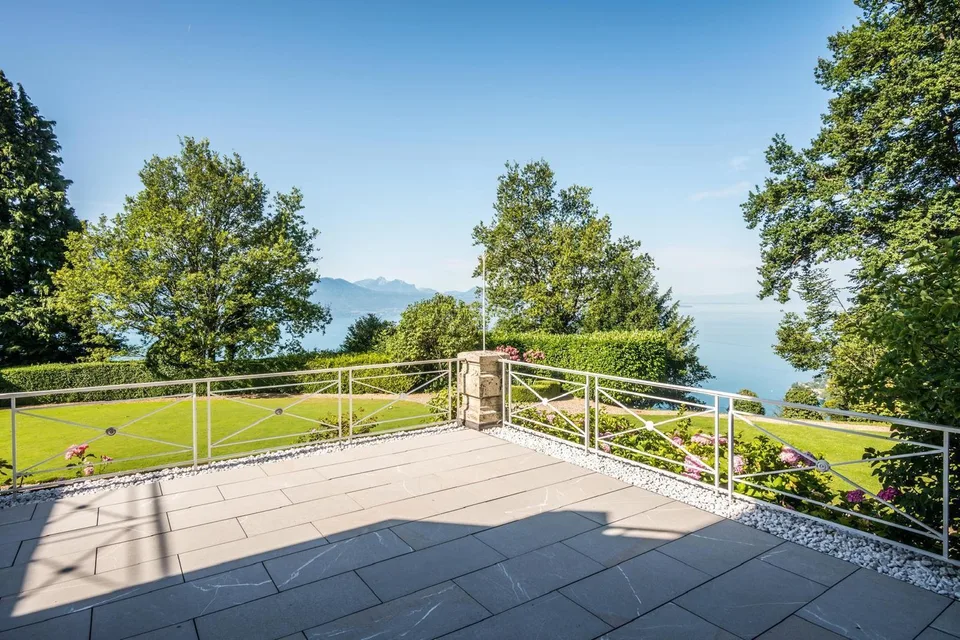 Prächtige 15-Zimmer-Villa mit außergewöhnlichem Blick zu vermieten, möbliert