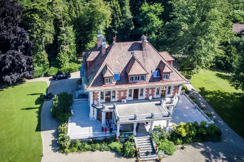Prächtige 15-Zimmer-Villa mit außergewöhnlichem Blick zu vermieten, möbliert