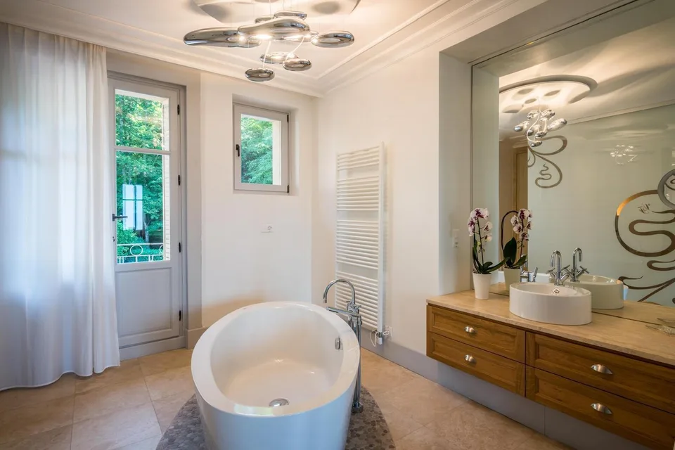 Prächtige 15-Zimmer-Villa mit außergewöhnlichem Blick zu vermieten, möbliert