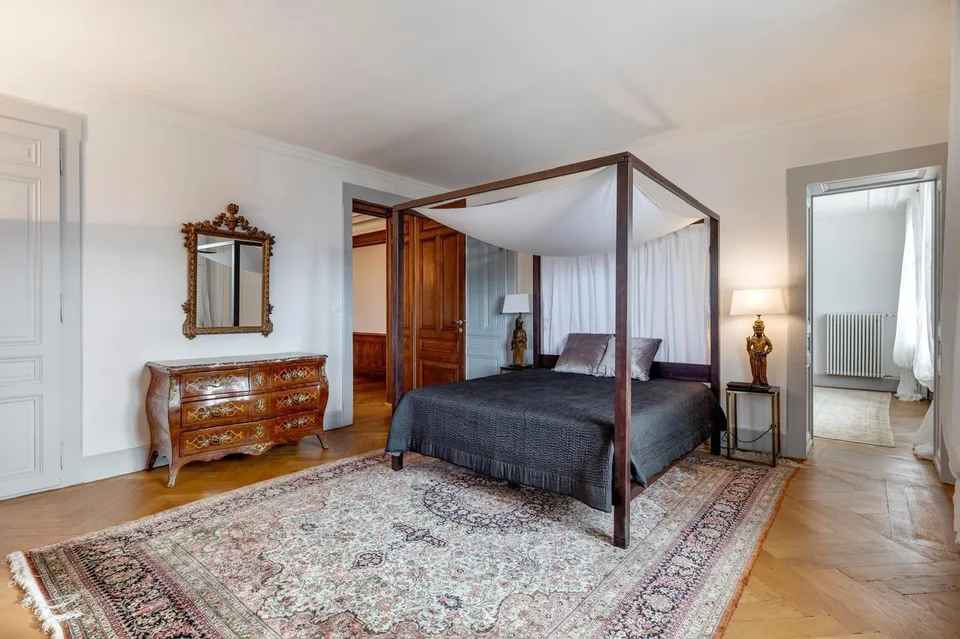 Prächtige 15-Zimmer-Villa mit außergewöhnlichem Blick zu vermieten, möbliert