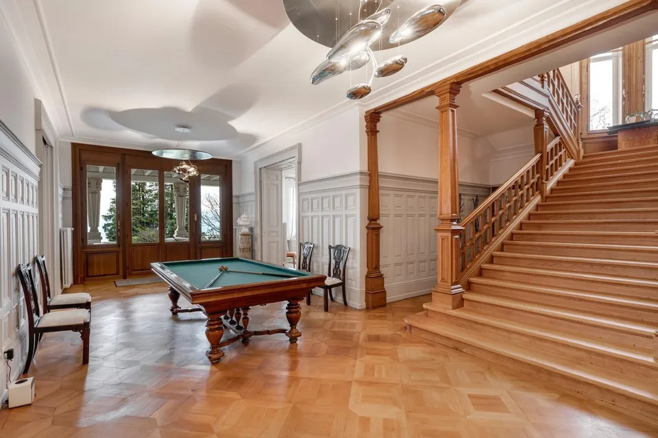 Prächtige 15-Zimmer-Villa mit außergewöhnlichem Blick zu vermieten, möbliert