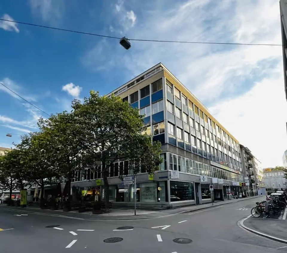 Ausgebauter Saal im Stadtzentrum mit Lüftung und Rolltreppenzugang