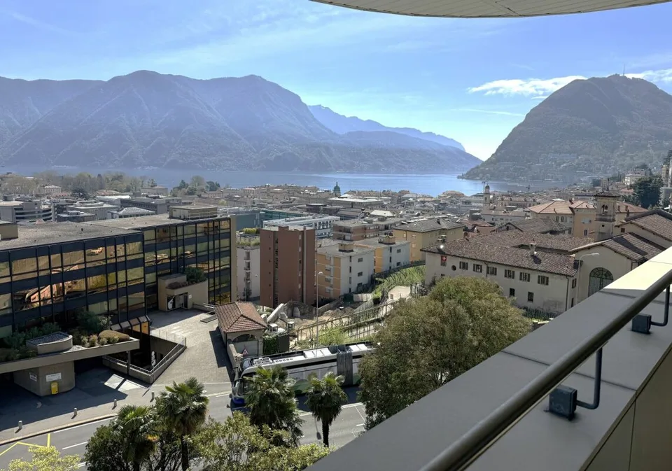 Prestigioso ufficio con vista dominante sulla città. Adatto uso misto abitativo