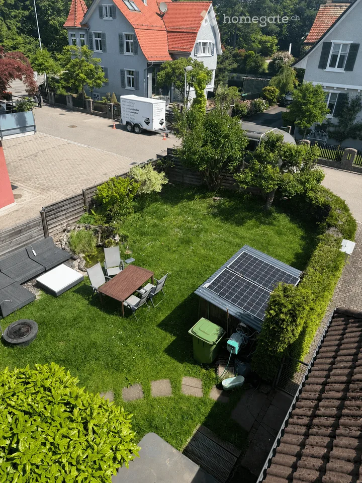 Casa unifamiliare di 5,5 locali con giardino, balcone, garage e parcheggi esterni