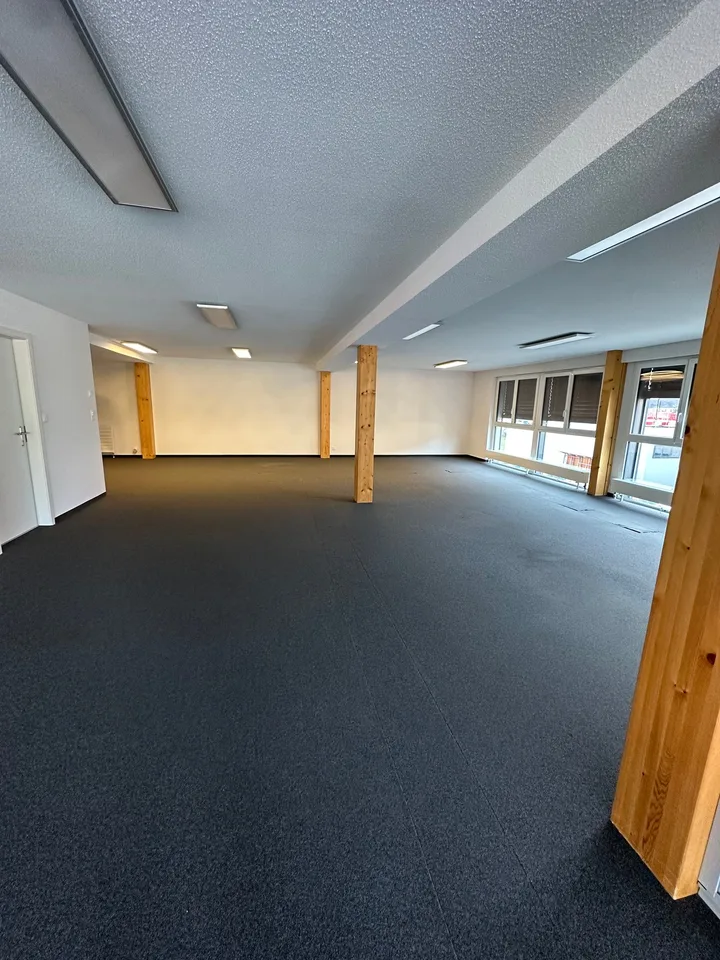 In affitto – Grande locale commerciale moderno, spazioso e luminoso