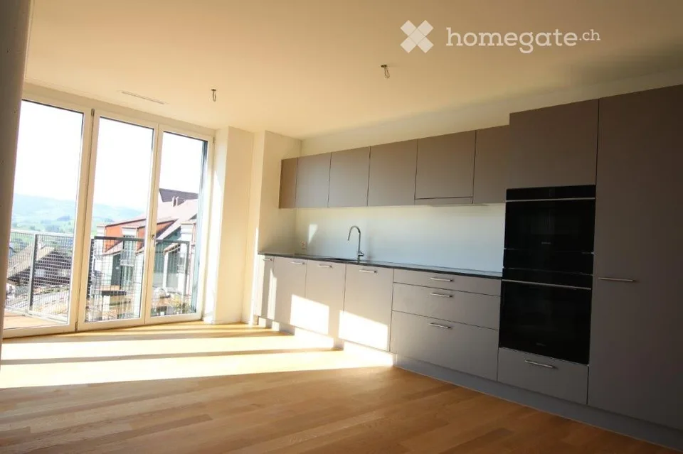 Helle 5.5-Zimmer-Maisonette-Wohnung mit Balkon und Bergblick in Hirzel