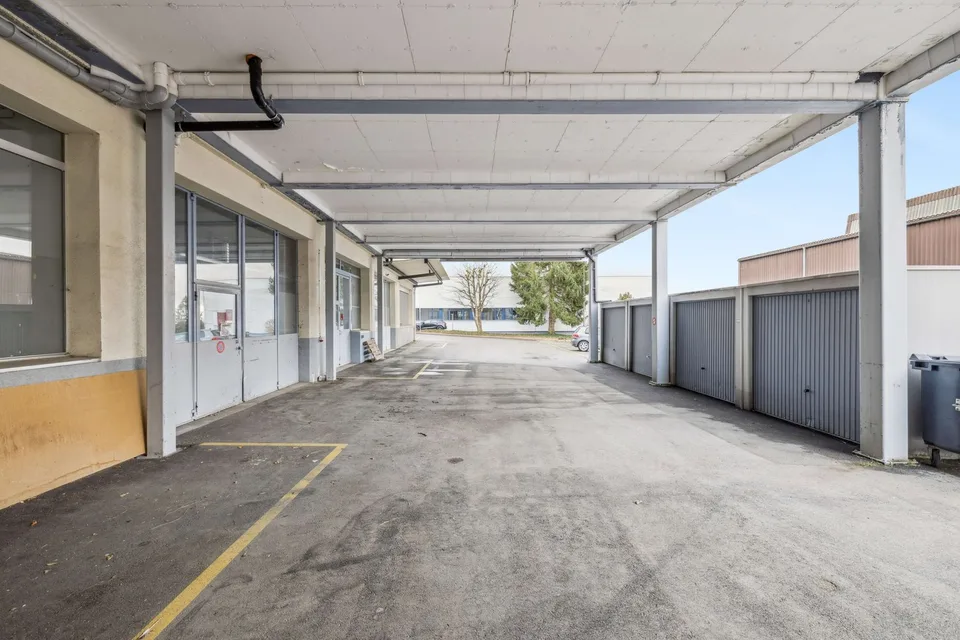 Industriefläche mit Büros ZI Budron 1131 m² + Büros Unabhängiger Zugang & Parkplätze