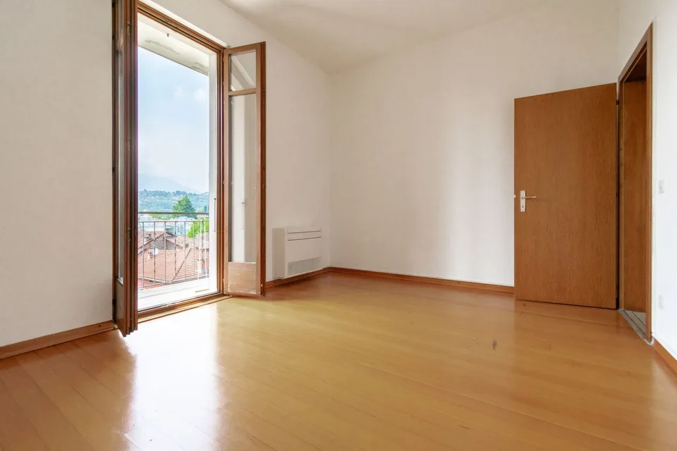 COMODO 3 LOCALI RISTRUTTURATO