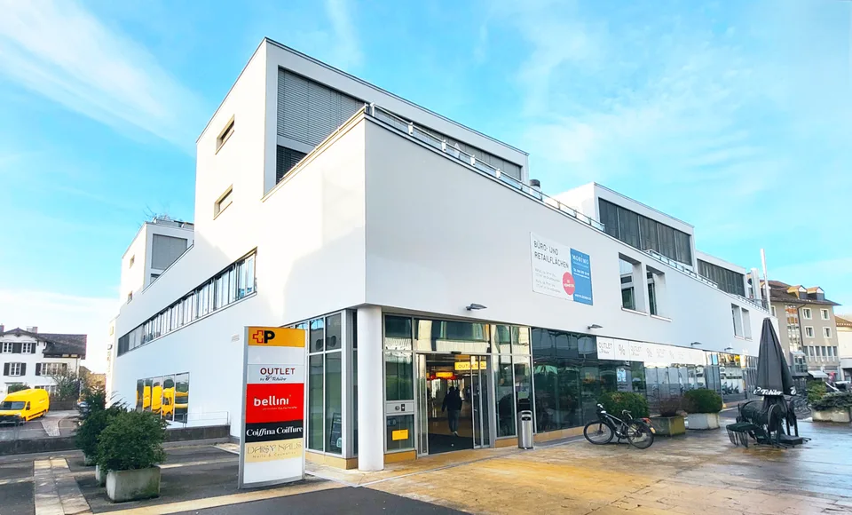Entrate e iniziate! Spazio ufficio moderno nel centro di Brugg!