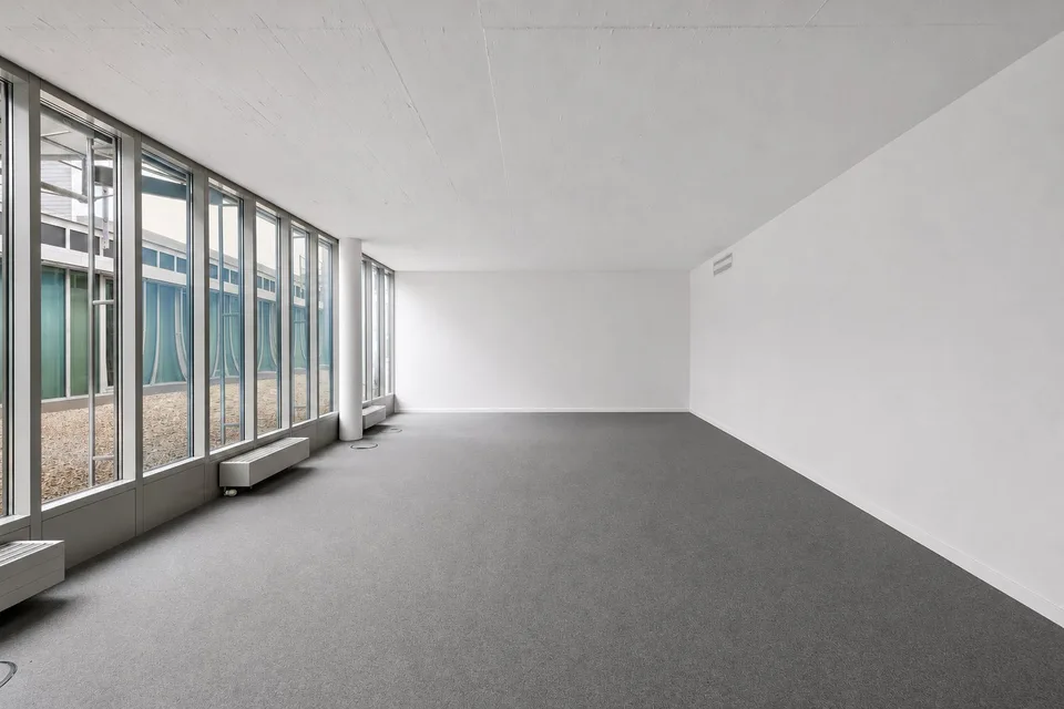Entrate e iniziate! Spazio ufficio moderno nel centro di Brugg!