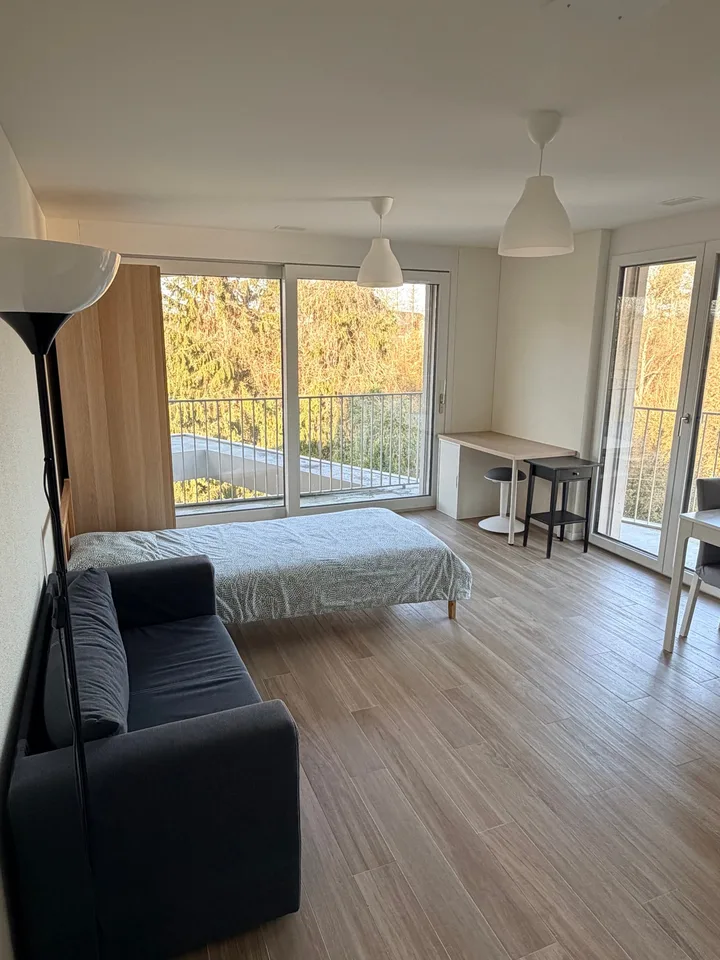 Modernes Studio mit Balkon in Opfikon – Neubau