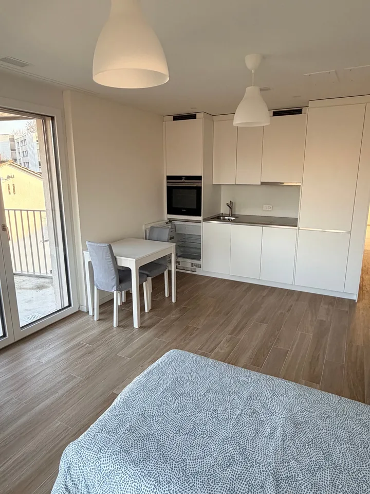 Modernes Studio mit Balkon in Opfikon – Neubau