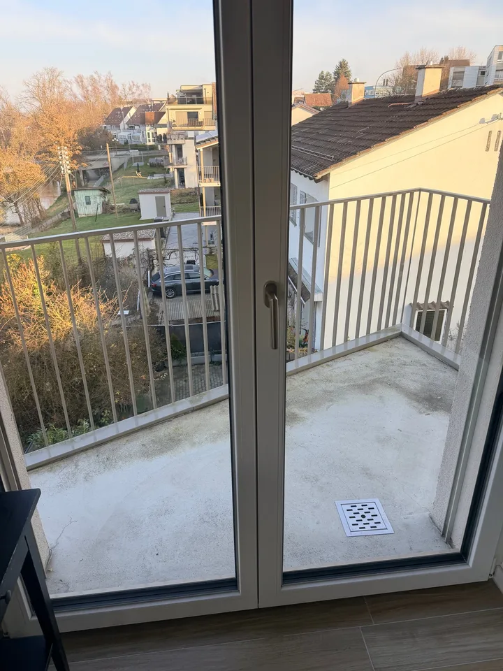 Modernes Studio mit Balkon in Opfikon – Neubau