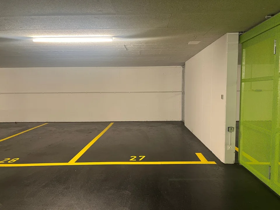 Einstellplatz zu vermieten in grosszügiger Einstellhalle