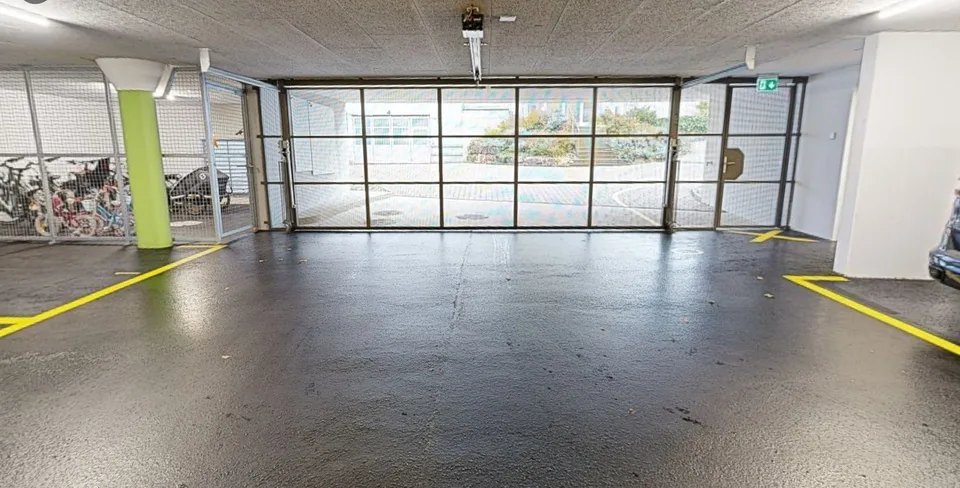 Einstellplatz zu vermieten in grosszügiger Einstellhalle