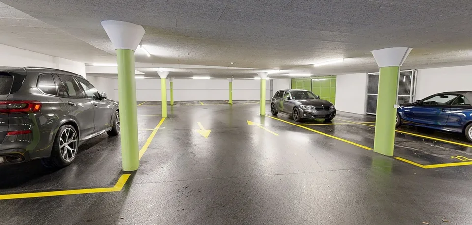 Einstellplatz zu vermieten in grosszügiger Einstellhalle
