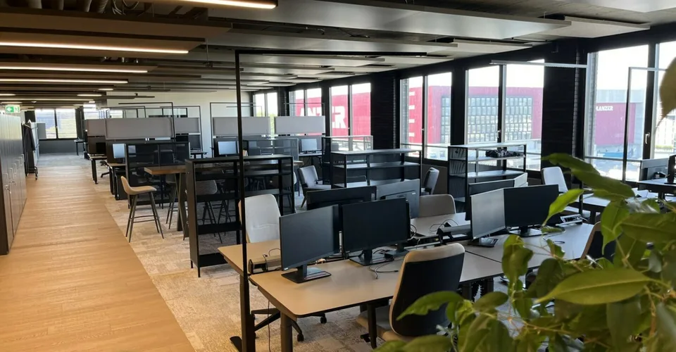 Ambienti di lavoro moderni per la scienza della vita e la ricerca – foto 9 di 15