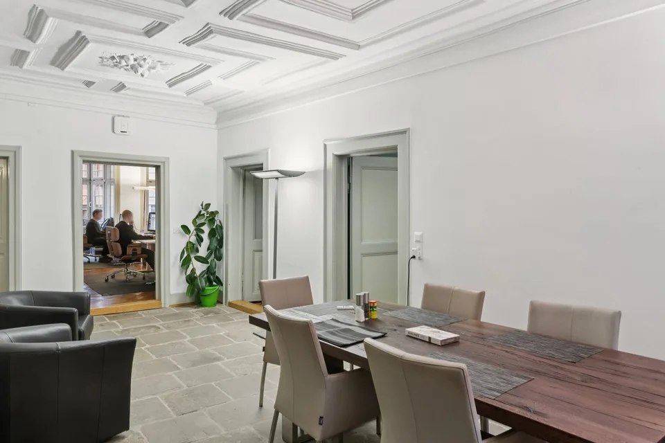 Representative 5-room office space in the old town of Schaffhausen