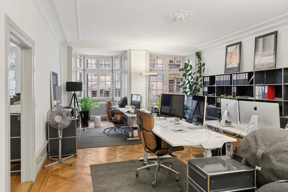 Representative 5-room office space in the old town of Schaffhausen