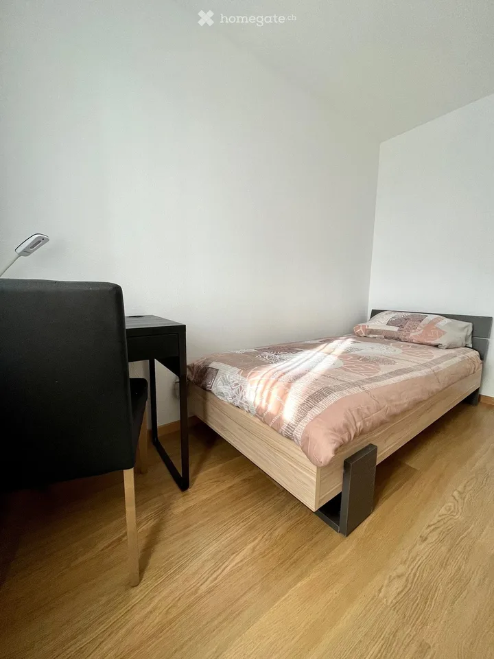 Sommerangebot  Möbliertes WG-Zimmer nur für Juli 2026