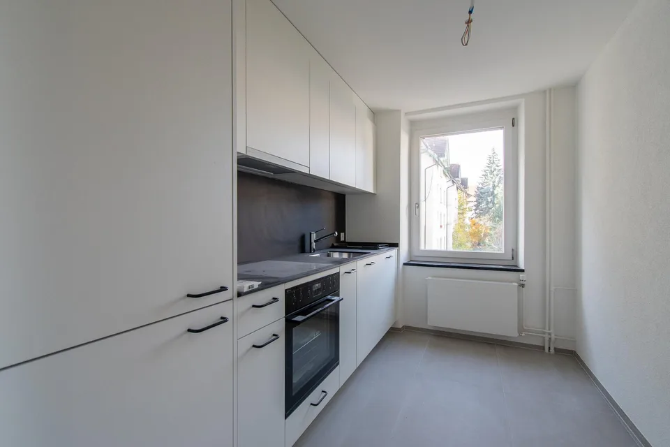 Ampio appartamento, rinnovato di recente, 2,5 locali con balcone
