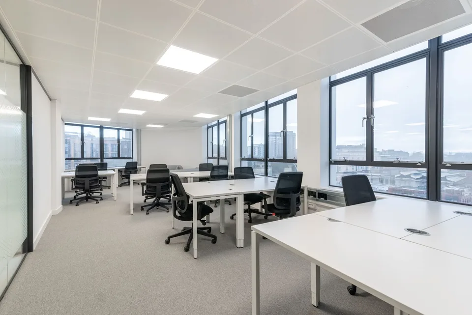 Büro-Design für 10 Personen bei Spaces Cocoon Bussigny