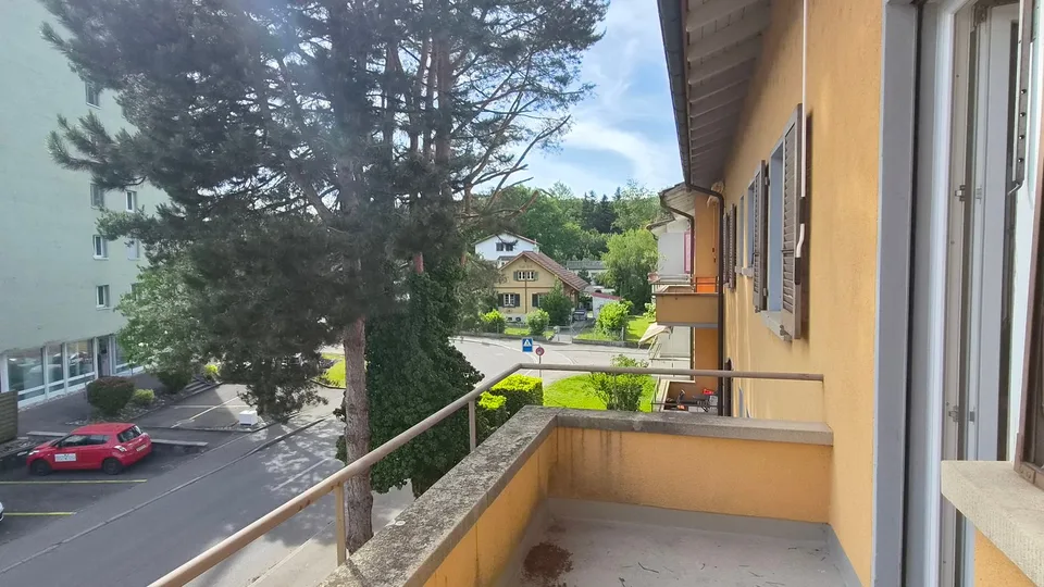 Helle 2-Zimmer-Wohnung mit Balkon in Brügg – sofort verfügbar!