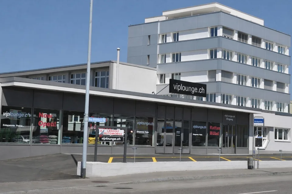 Grosszügige Gewerbefläche an zentraler Lage, vielseitig nutzbar in Dietlikon