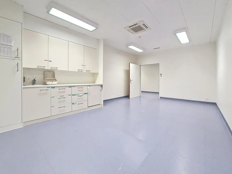 Sion – Ampio locale commerciale di 335 m² ideale per una clinica medica nel centro città – foto 11 di 16