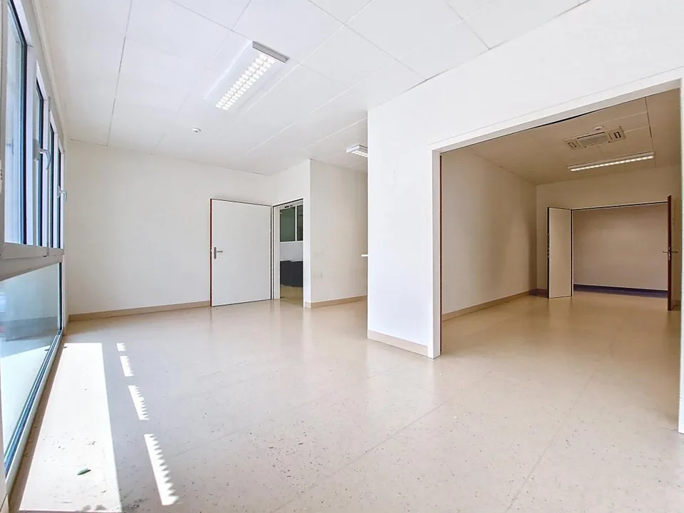 Sion – Ampio locale commerciale di 335 m² ideale per una clinica medica nel centro città – foto 12 di 16