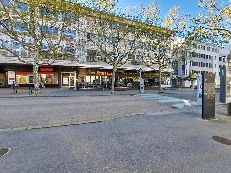 Sion – Spacieux local commercial de 335 m² idéal pour clinique médicale au centre-ville