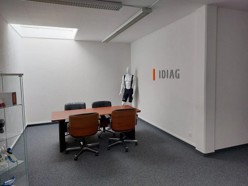 280 m2 di spazio per uffici e circa 120 m2 di laboratorio/magazzino