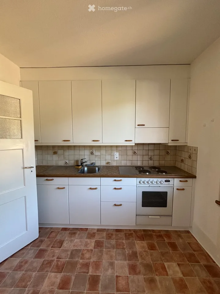 Schöne Altbau 4.5 Zimmerwohnung zu vermieten .
