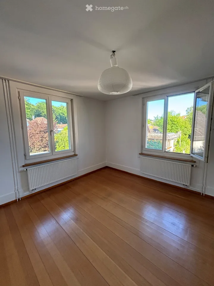 Schöne Altbau 4.5 Zimmerwohnung zu vermieten .