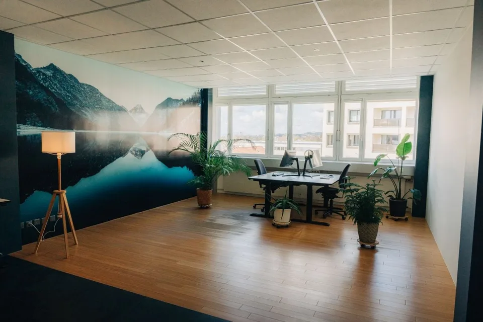 Modernes Büro mit Co-Working-Infrastruktur in Münsingen – sofort verfügbar