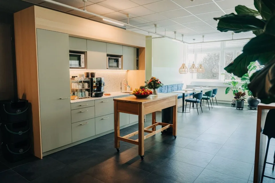 Modernes Büro mit Co-Working-Infrastruktur in Münsingen – sofort verfügbar