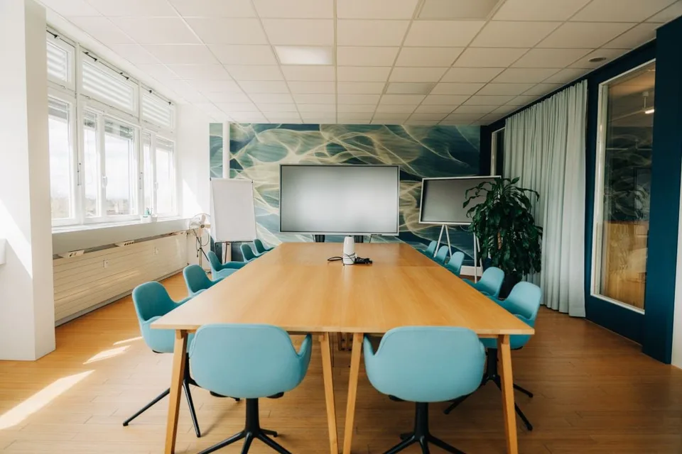Modernes Büro mit Co-Working-Infrastruktur in Münsingen – sofort verfügbar
