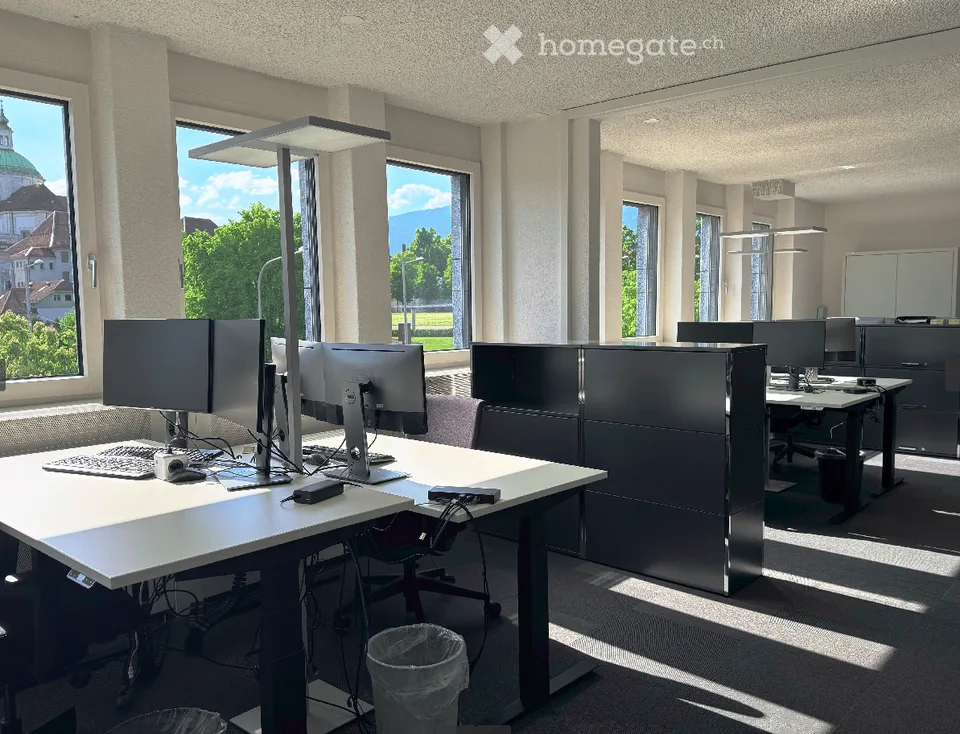 Bright office space (furnished) in central location