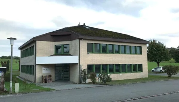 Möblierte Büroräume im modernen Businesscenter in Obfelden