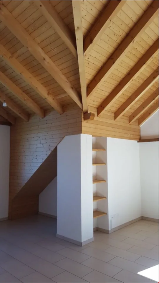 Appartamento mansardato in parte ristrutturato e charmante con balcone e vista panoramica