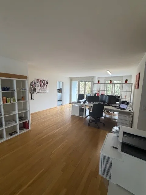 Espaces de bureaux modernes dans un emplacement central à Binningen – photo 6 sur 9
