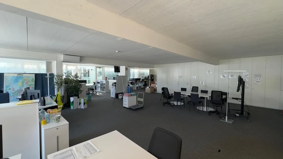 Espace de bureau et commercial spacieux à louer dans la zone industrielle de Schaffhausen – photo 8 sur 13