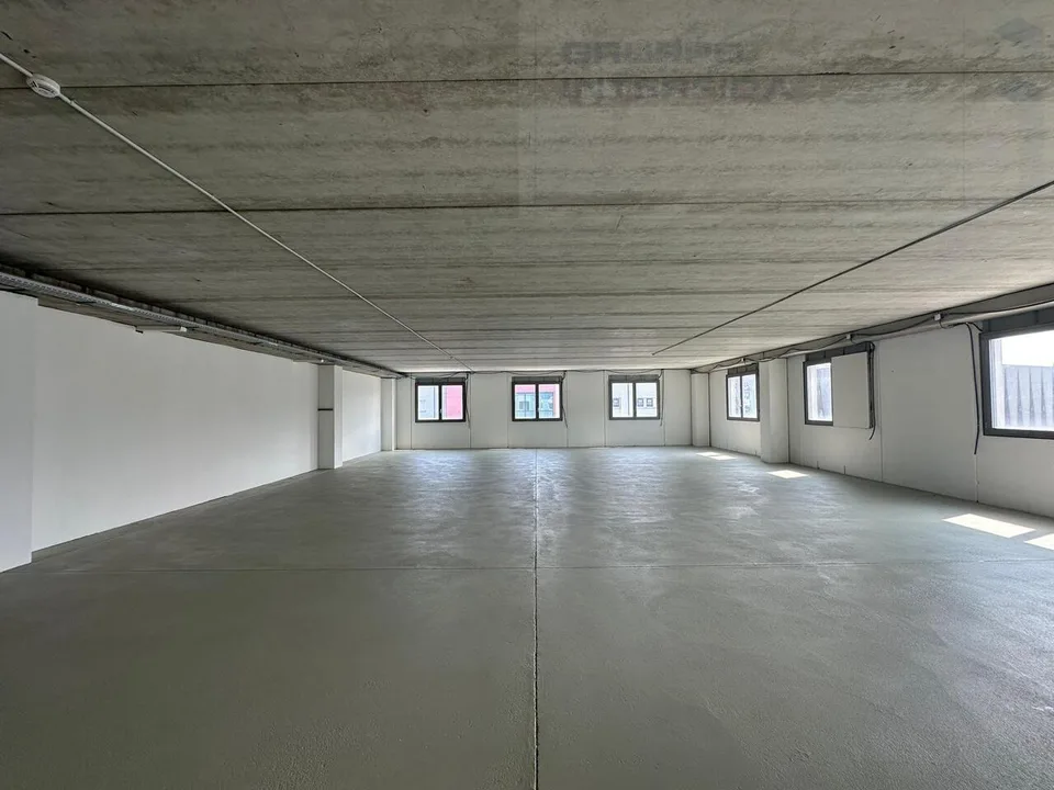 Renovated office/warehouse portion in Foxtown area