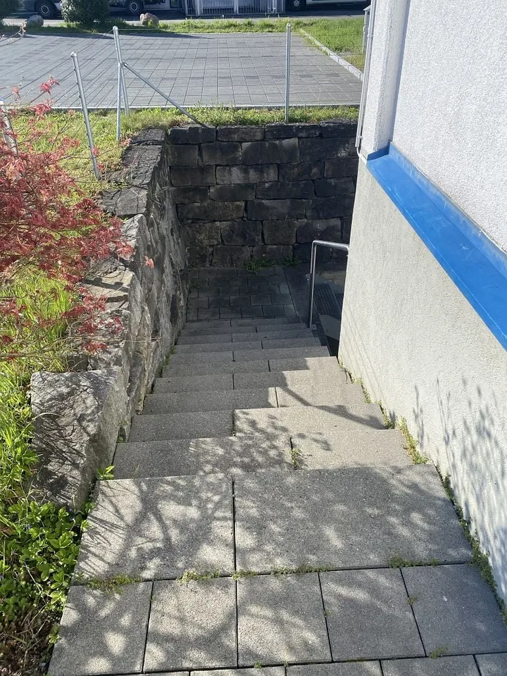 Commercial space with office in Münsingen